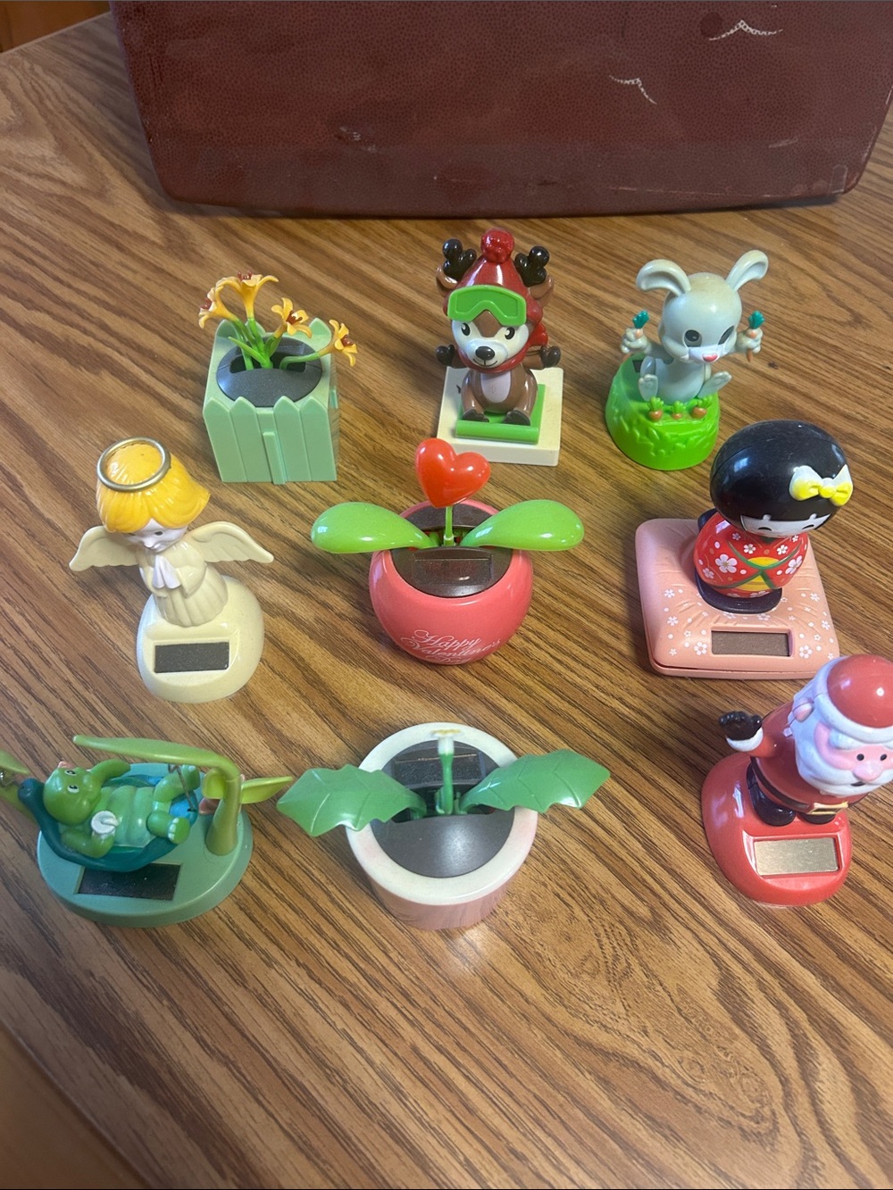 Solar-Powered Dancing Heart Plant Toy - Green and Pink